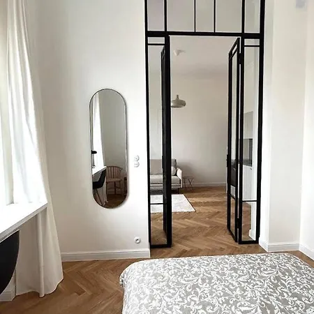 Apartament Old Town , Wi-fi , 2-beds , Aesthetics - By Hik *