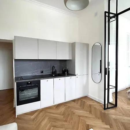 דירה Old Town , Wi-fi , 2-beds , Aesthetics - By Hik *